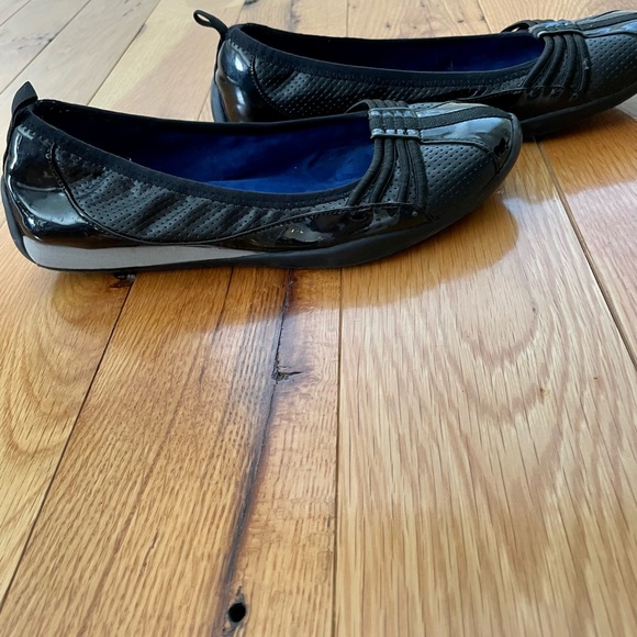 Women’s Size 8 Flats - Picture 2 of 4